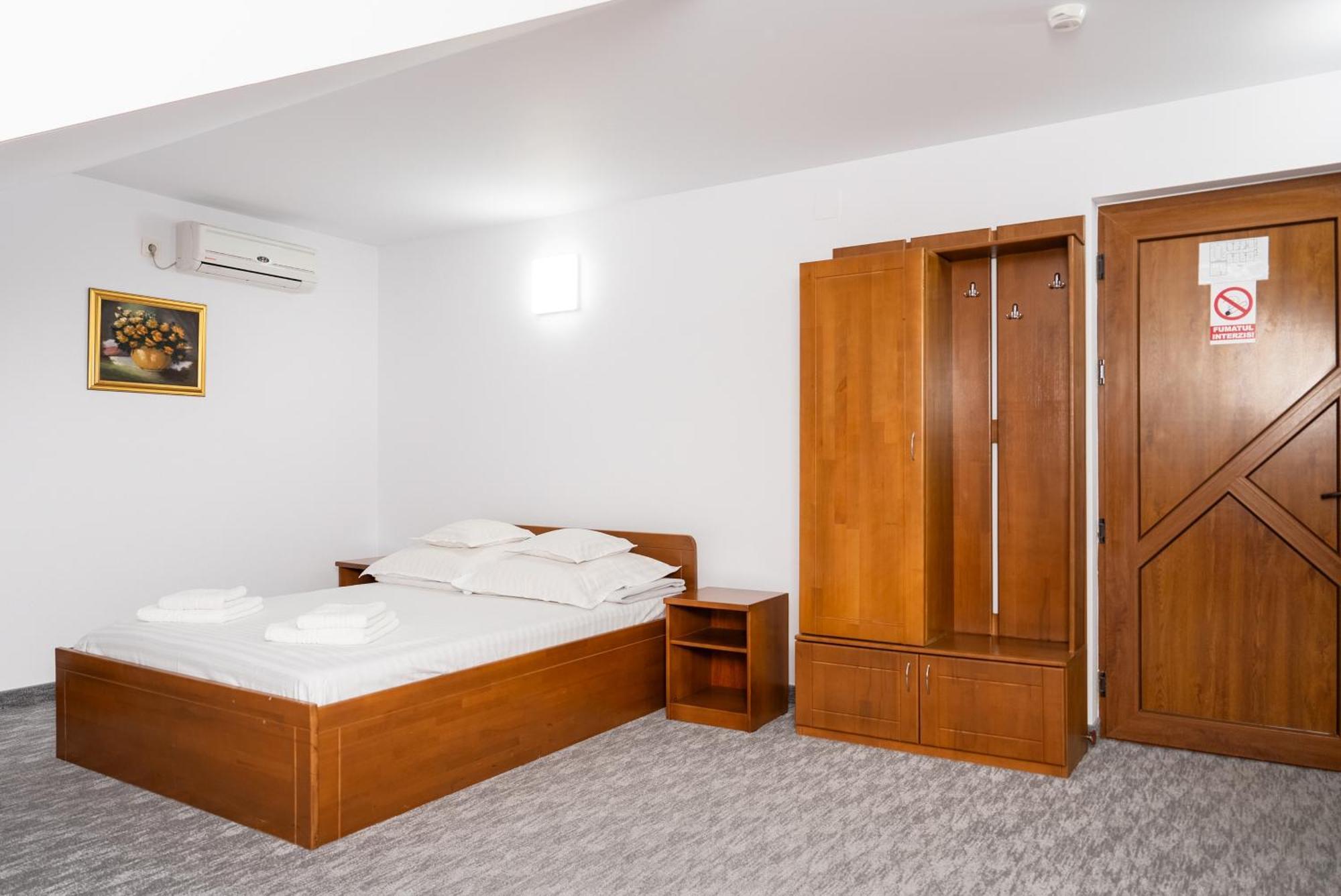 Hotel Casa De Piatra Șcheia Kültér fotó